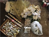 Gold / White  Floral & Ornaments Group