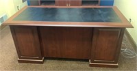 EXECUTIVE OFFICE DESK