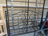 METAL ORNATE QUEEN SIZE BED WITH RAILS