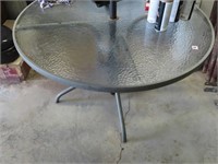 ROUND OUTDOOR TABLE WITH UMBRELLA