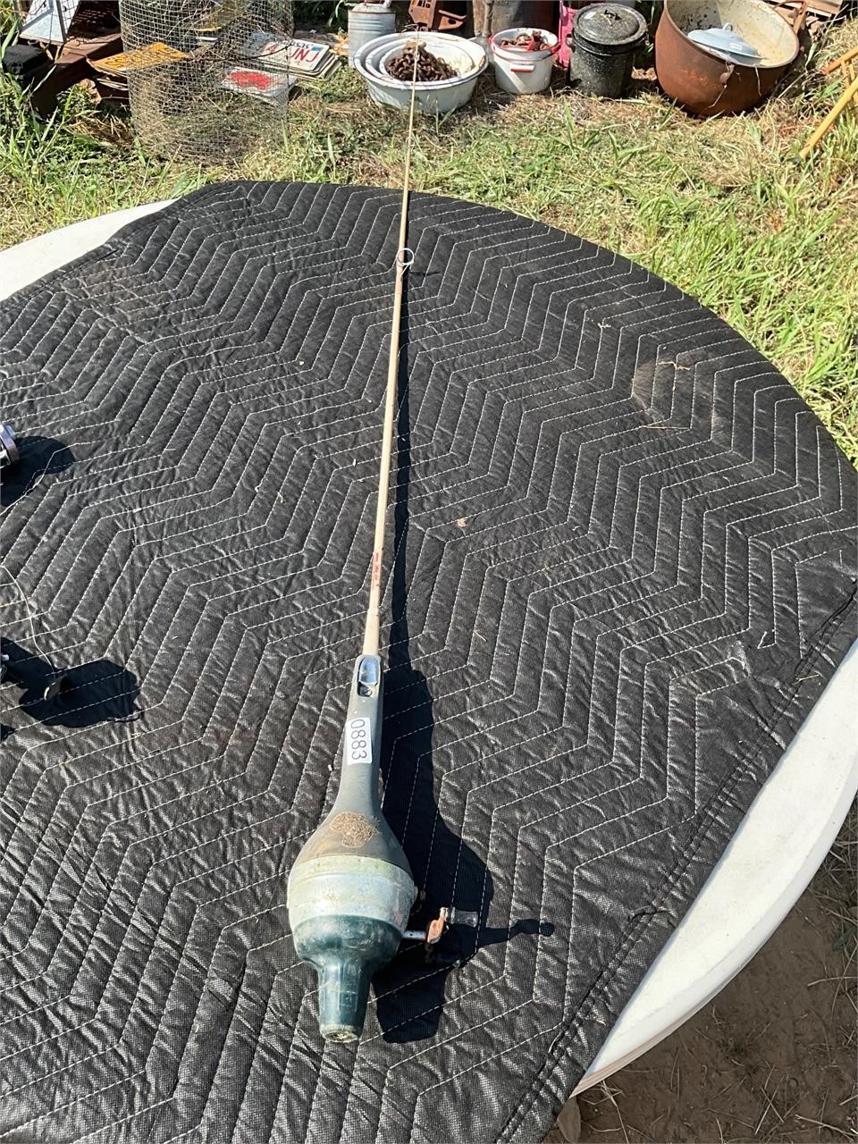 Vintage bulb fishing reel- tip rod broken