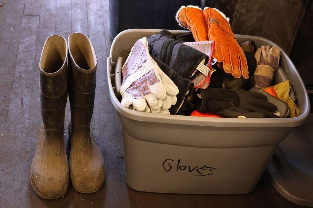 TOTE OF ASSORTED GLOVES & RUBBER BOOTS