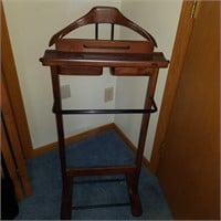 Mens dressing stand