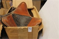 BOX OF VINTAGE LEATHER ITEMS