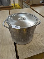 Wear-Ever Aluminum Pot w/ lid
