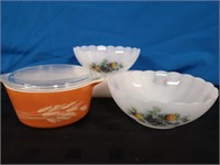 Vintage Pyrex Lidded Dish & 2 Arcopal Bowls