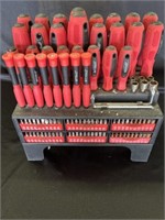 Screw driver and driver set