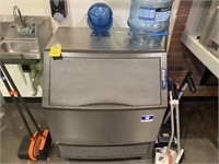 MANITOWOC CUBELET ICE MACHINE