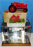 Toy Farmer Farmall 300 1984 w/ Glass Showcase