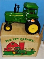 Toy Farmer JD 4250 w/ Duals 1982