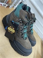 New Guide gear boots size 8.5