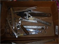 Adjustable wrenches