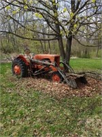 Allis-Chalmers Tractor with bucket and bonus