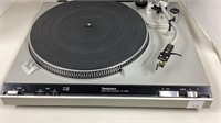 Technics turn table, model SL-3200 with dust