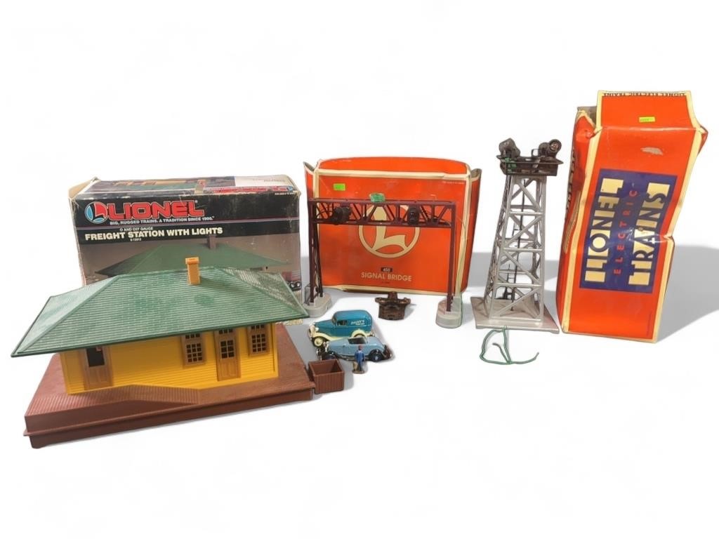 Lionel freight station with lights, signal