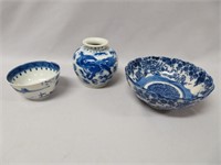 Chinese blue & white jar & 2 bowls, late 19th c.