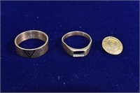 10K gold lot: 2 rings and a service pin, 14.1g tw;