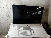Apple iMac w/ Keyboard & Mouse