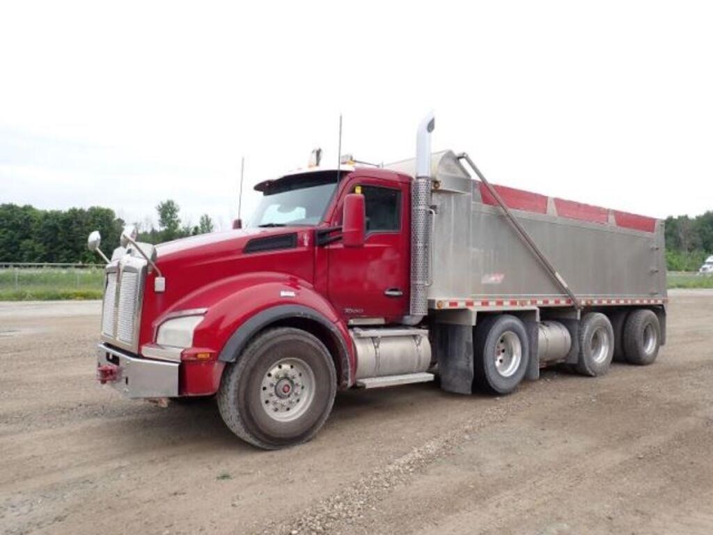 2016 Kenworth T880 Tri/A Dump Truck 1NKZLP0X1GJ983