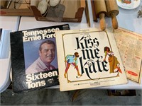 lot of 2 vintage records - Kiss me Kate