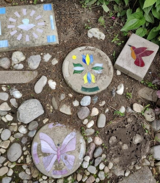 4 Mosaic Patio Stones