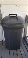 Outdoor trash can with lid and wheels