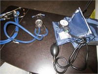 2 Stethoscopes & Blood Pressure Kit