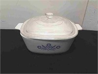 Vintage 1.5 quart CorningWare baking dish with