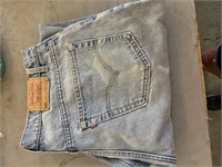 Levi jeans size 40x32