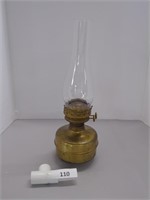 Oil Lamp w glass chimney