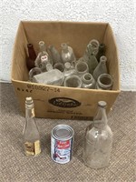 Boite de bouteilles anciennes divers