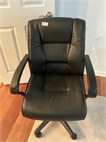 High back office chair w/arms, pneumatic lift