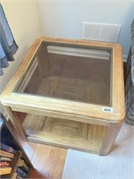 Square end table w/glass top