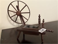 Small spinning wheel planter