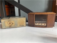 Vintage Clock & Radios