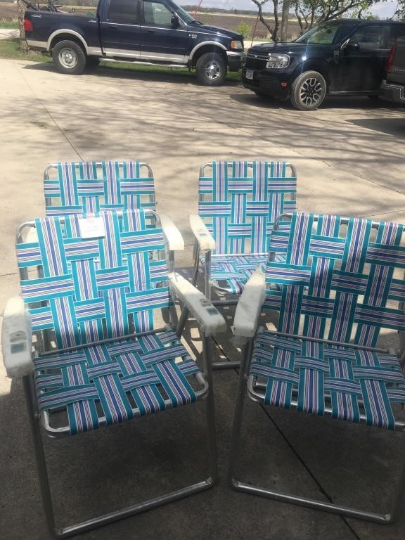 4 very good lawn chairs