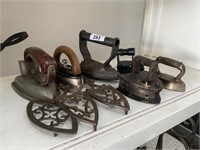 GROUP LOT OF VINTAGE IRONS AND TRIVETS