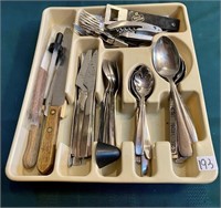 FLATWARE SET