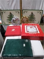 Holiday decorations,2 hard-back Placemats,
