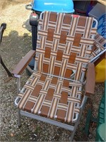 2 folding outdoor chairs