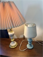 2 tables lamps