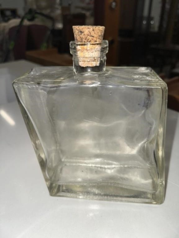 GLASS BOTTLE WITH CORK