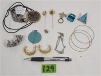 Lot of costume jewelery