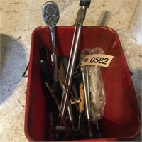 PAIL W/ RATCHET AND  TORQUE  WRENCH SET