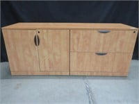 WOODEN TV STAND W/ 2-DOORS & 2-DRAWERS