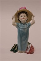 SMALL ROYAL DOULTON "MAKE BELIEVE" HN 2225