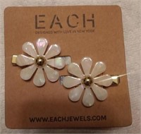 F15) NEW PAIR OF HAIR CLIPS,