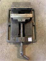 BENCH VISE MARKED 6