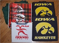 Lot IA Hawkeyes stadium cushions + blankets