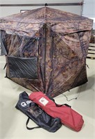 Guide Gear pop-up Blind, Chairs